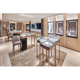 ✨ Saks Fifth Avenue Defines Luxury Fashion for Every Occasion