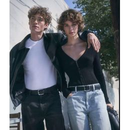 Calvin Klein: Modern Minimalism with Everyday Style